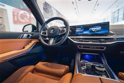 بی ئێم دەبڵیو X7